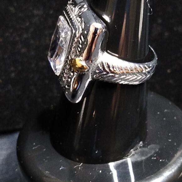 CZ DIAMOND RING - Picture 4 of 10